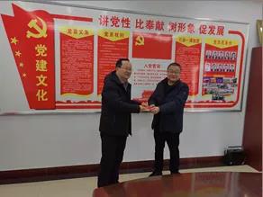 敦煌種業(yè)領(lǐng)導(dǎo)看望慰問公司老干部、老黨員及困難黨員職工