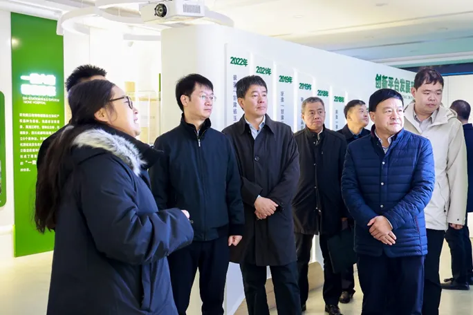 中國建設銀行股份有限公司領導一行來敦煌種業(yè)調(diào)研